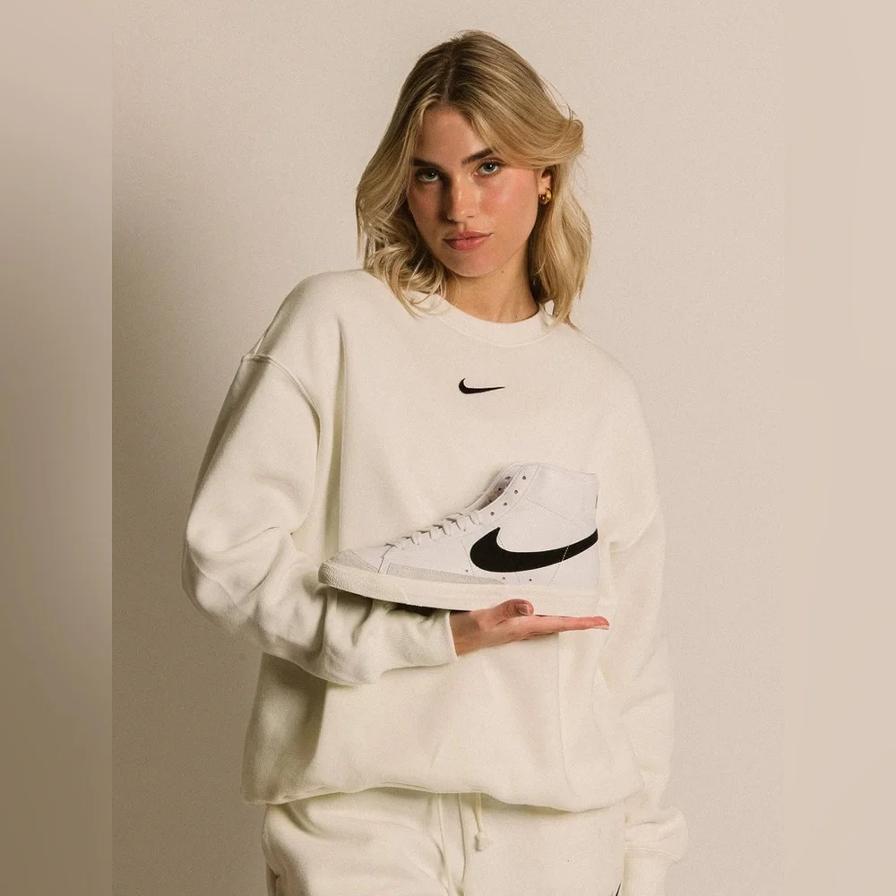 NWT Nike Women's Sportswear Phoenix Fleece Oversized Crewneck Sweatshirt - Picture 3 of 14